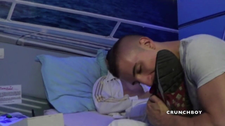 Crunch Boy: Matt Kenedy dikongkek kader, si Arab dominan atas yang lurus...