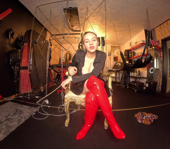 Queen_of_BDSM: Compte à rebours ! Ta maîtresse décide quand tu peux t’injecter !