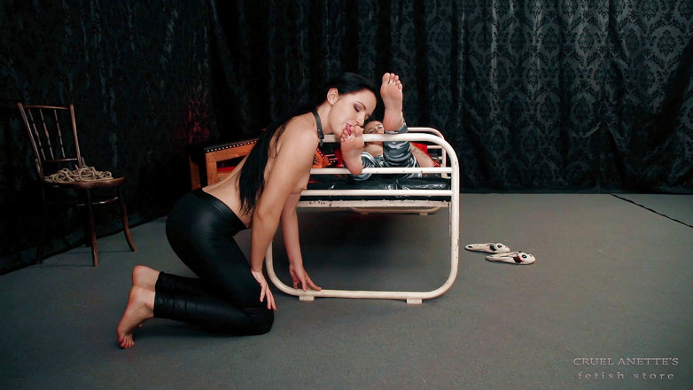 Cruel Anettes fetish world: Anette와 Kittina의 게임