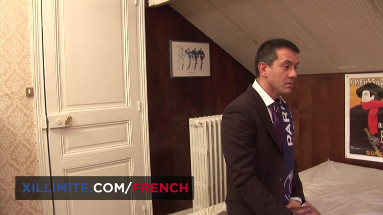 French girls at work: Sexy brunetka je sodomizována fotbalovým fanouškem