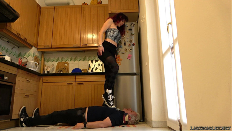 Lady Scarlet: Lady Scarlet - una cucina, unmat e le mie allstars - una...