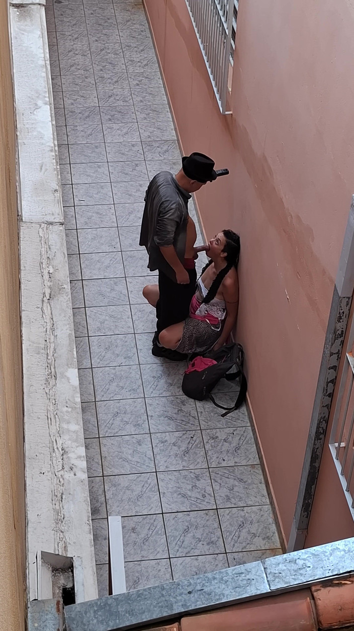 Gabi SweetCouplesStories: Я позволила моему боссу разорвать мою одежду после того, как он застукал меня за курением
