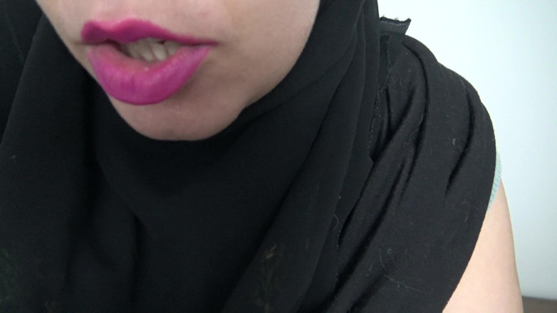 Souzan Halabi: Arabská brunetka s velkými prsy a chlupatou kundičkou