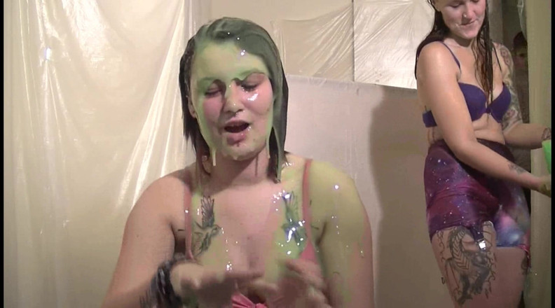 Gunked up girls: Paige más o más bajo