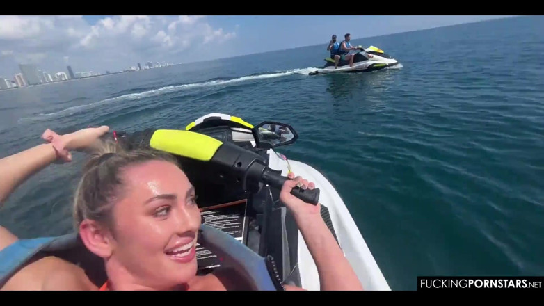 Maximo Garcia: Jetski POV fode com Wild Mackenzie Mace e Aquatic Watchers....
