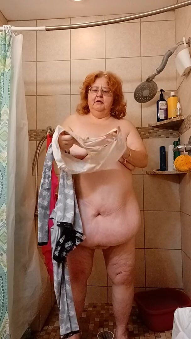 BBW nurse Vicki adventures with friends: 내 바지를 오줌 싸게 해?