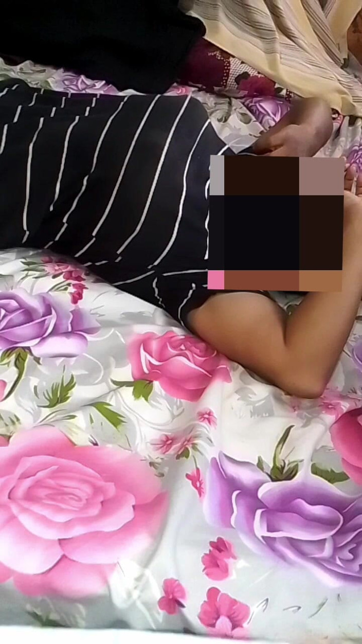 Janua294: Kucing saudara tiri tetangga lagi digendong