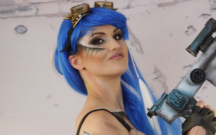 Bravo Models Media: 397 Barbara Bieber Blue peluca fetiche guerrero chica