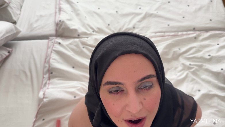 Yasmeena Ali: Hijab supplie pour jouir