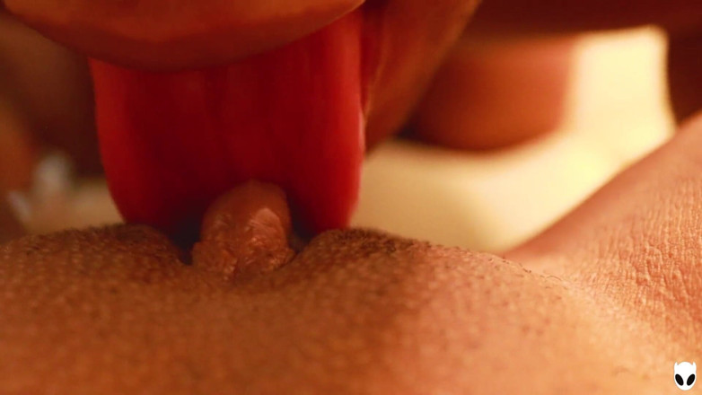 Nena Gamer: Gros clito, léchage de chatte jusqu'à l'orgasme, POV