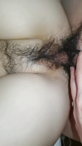AsianCreamyWife: Mokry dźwięk rozpryski sprawia, że spust w środku jest tak twardy.