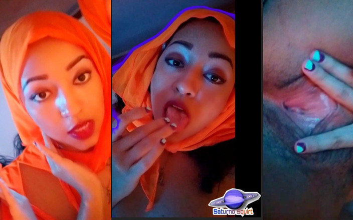 Saturno Squirt: Pancutan mani Saturno ialah seorang Pemberi Nasib Arab yang menggunakan...