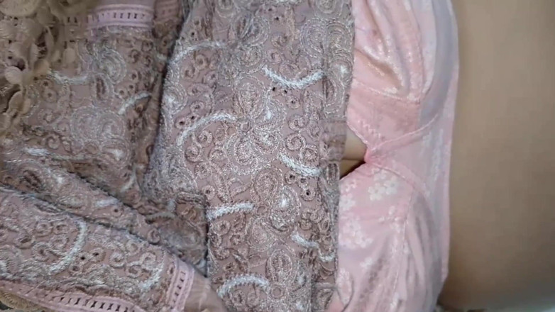 QueenbeautyQB: Un couple indien desi baise avec sa copine