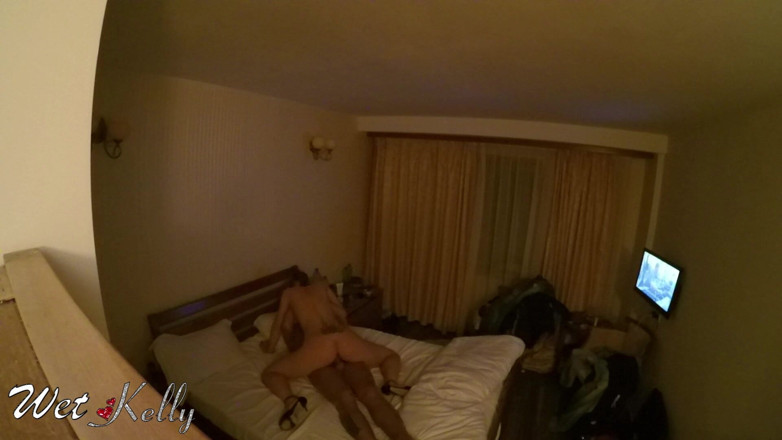 Wet Kelly: Hotelsex mit einem kostüm