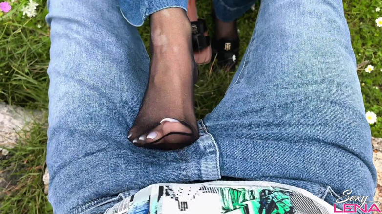 Goddess Lena: Řecká horská footjob s propocenými nylonovými nohami – venkovní creampie na...
