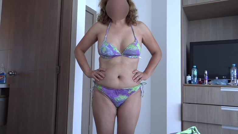 Ardientes69: Aku suka banget memek berbuluku di pantai! Aku suka banget...