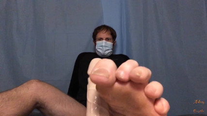 Adam Castle Solo: 男性看護師が患者に足コキ