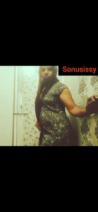 Sonusissy: Сексуальна sonusissy у стриптизі з пупком у Салварі