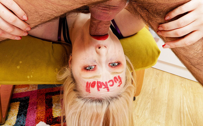 Crazy Mouth Meat: Une vraie poupée baise se fait facefucker par une grosse...