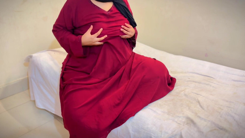 Aria Mia: 私は20歳のアラブ系ムスリムのBBWホットな女の子です。お願いだからセックスしてもいいですか?今日は両親が家にいません