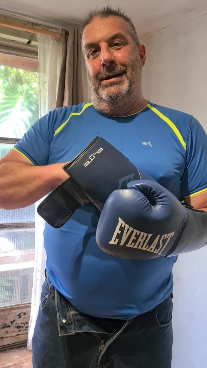 Punchbagplz: Silver Stepdaddy Boxer - Lời mời phòng thu POV đã sai