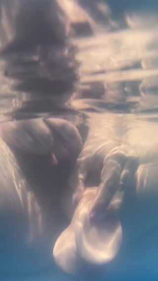 Nikkieboo: Timp de joacă la piscină