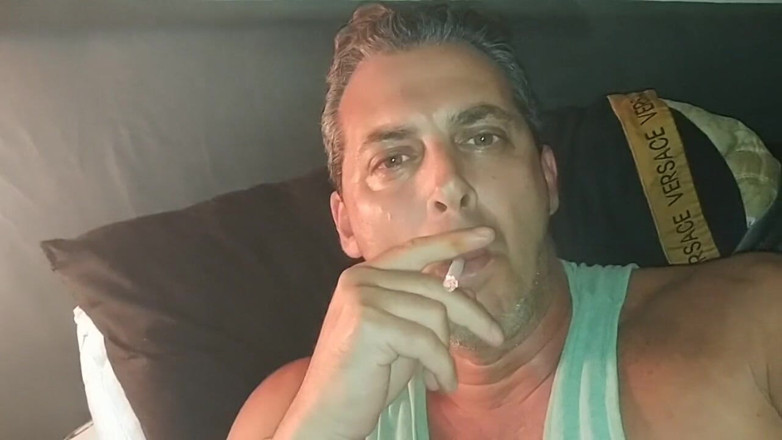 Cory Bernstein: Cory Bernstein सेक्स टेप में सिगरेट से लंड मरोड़ रही है