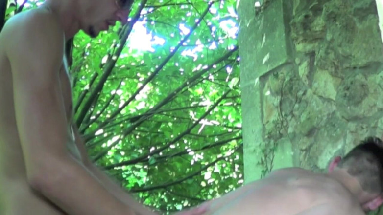Crunch Boy: French twink fucked by Arab with XXL cock outdoor