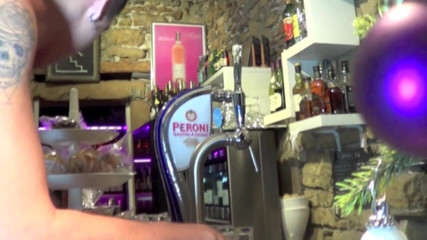 Crunch Boy: Francuski twink używany przez seksownego geja w barze