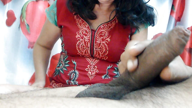 Bolly Karma: 角質熟女見て彼女の夫Masturbating
