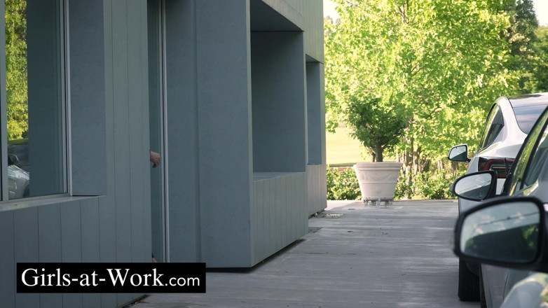 Girls At Work: Entre colegas, entre deseos
