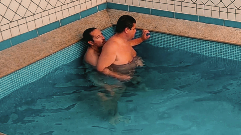 Punchbagplz: 수영장 싸움 : 곰 통통한 대 잡버 - 알몸