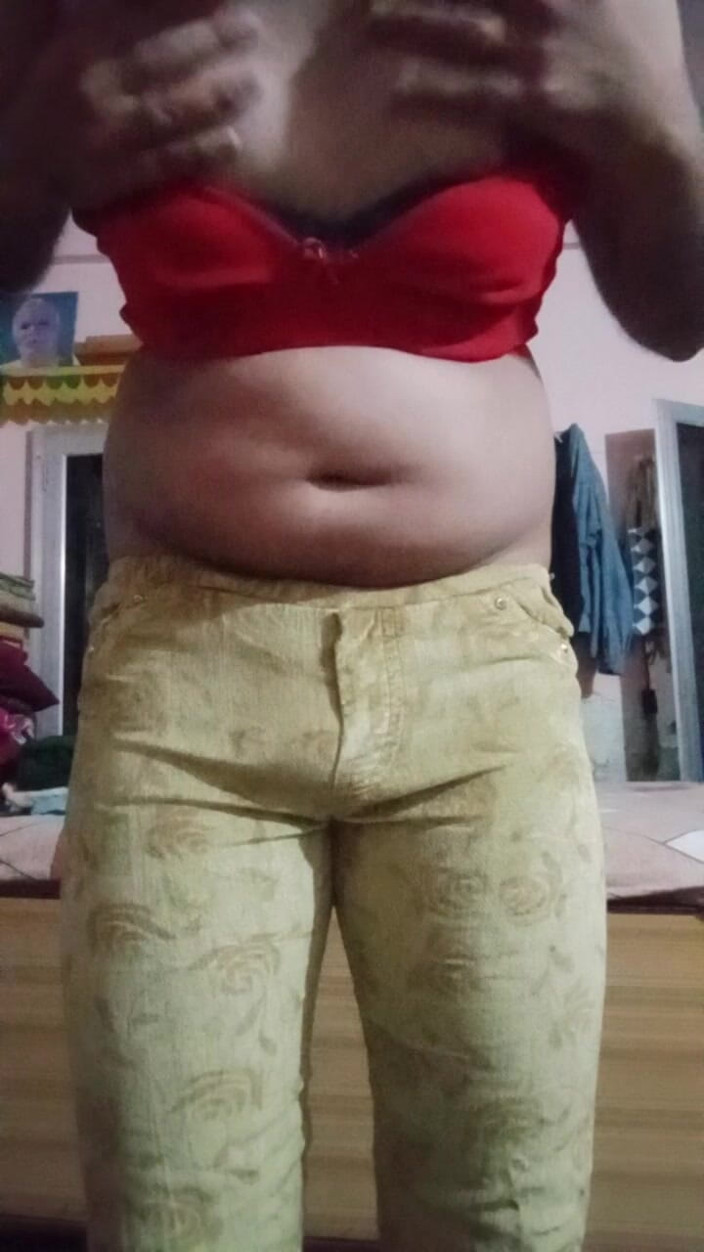 Gaurisissy: Indian Gay Crossdresser Gaurisissy Presarea și joacă cu sânii ei mari în...