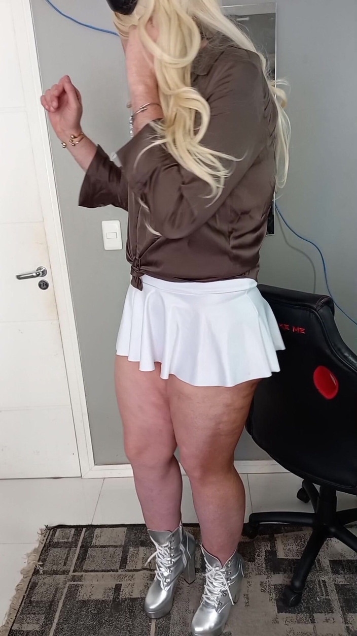 Sexy ass CDzinhafx: Menari Memakai Skirt Mikro
