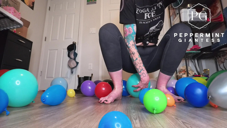 Peppermint Giantess: Giantess không pop balloon phun asmr | Bàn chân &amp; bàn tay...
