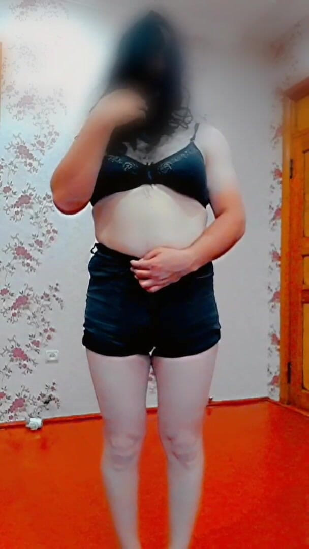 Kitty_Cross: Ladyboy mảnh mai dễ thương làm tại nhà trình diễn...