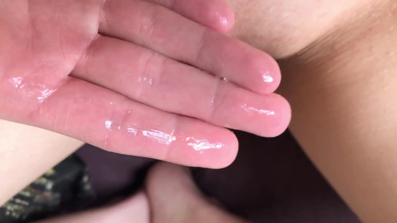 Niki studio: Druipend poesje op slipje - echt amateurorgasme