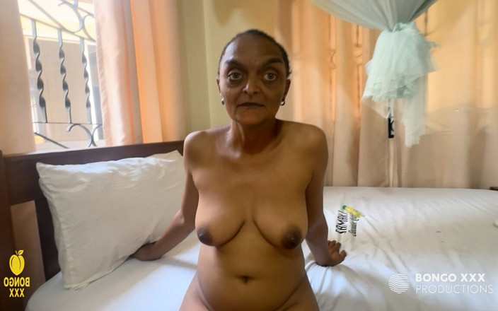 BongoXXX: El Culo De La Abuela Está Construido Para Anal, Ella...