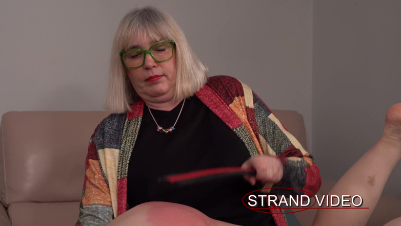 Sarah Stern: Bạn xem tôi bị trừng phạt