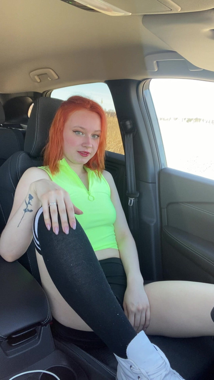 Sheryl X Sinclair: Horny Masturbation in Rented Car Outside!