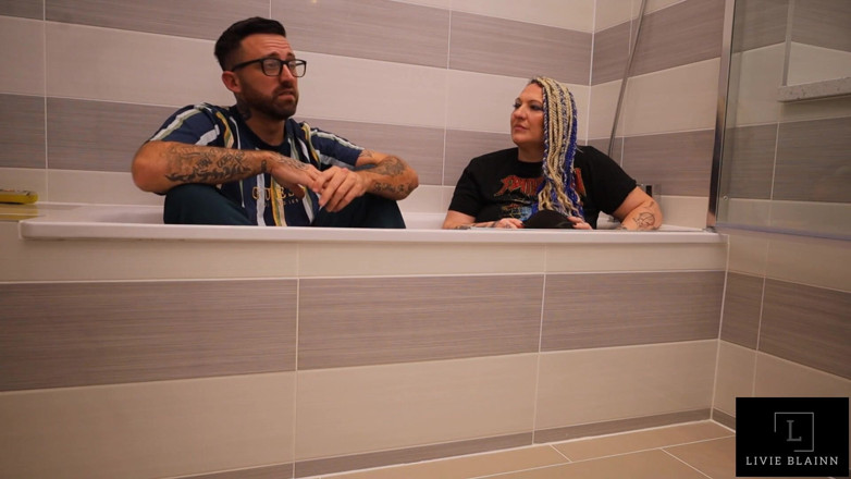 Livie Blainn: Badezeit Interview mit offizieller Frankie Jax