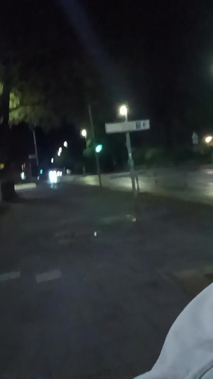 SissyschlampeVanessa: Une tapette coquine se masturbe risquée dans la rue