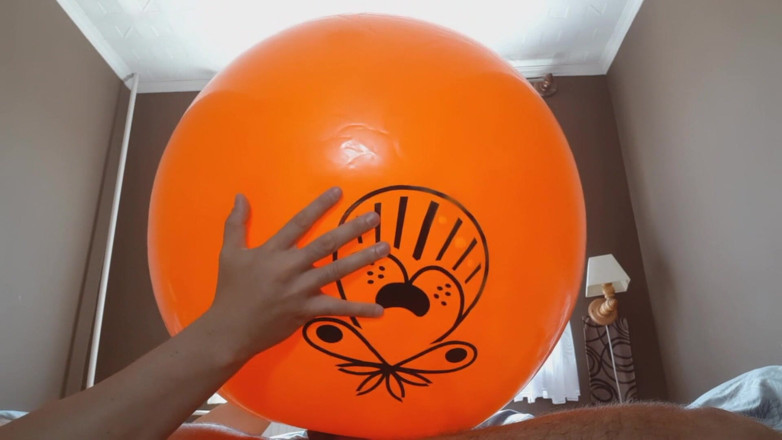 Naxy: Tolva espacial follando