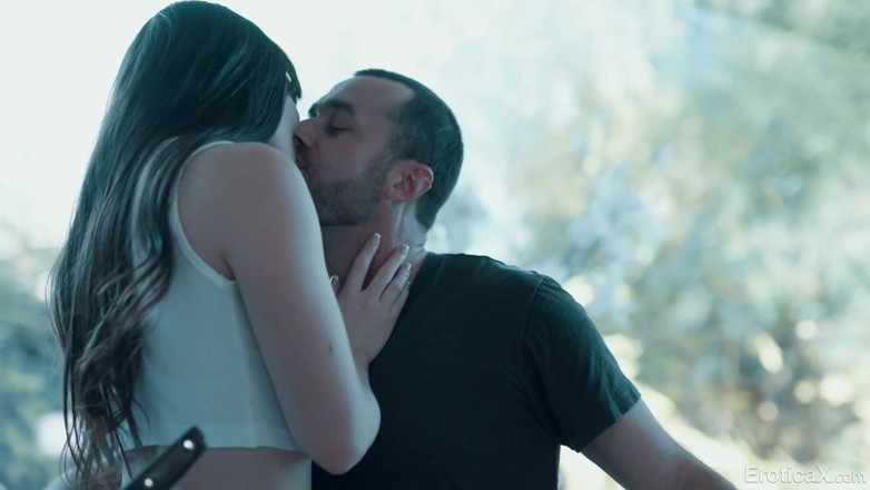 Erotica X: Eroticax - un joli couple baise sensuelle dans la cuisine