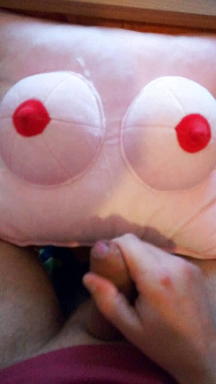 Gettulio: Leche en almohada de tetas