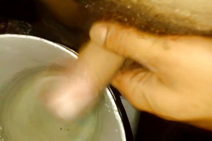 Thakursammy: Amateur, pisse dans le seau