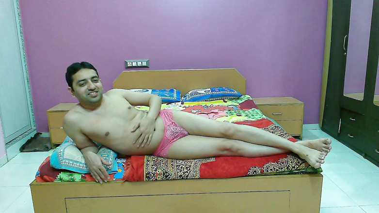 Cute & Nude Crossdresser: Sissy crossdresser femboy sweet lollipop gợi cảm trong một chiếc...