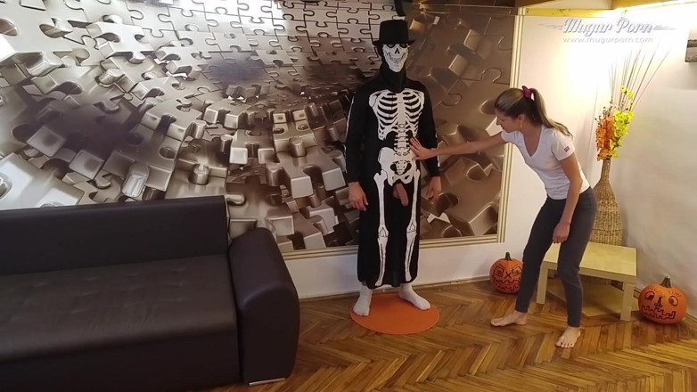 Mugur's World: Serie mugurPorn - Episodio 4: Spaventosa scopata di halloween, con Gina Gerson