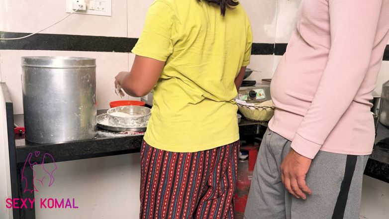 Sexy Komal: Lembut semasa memasak