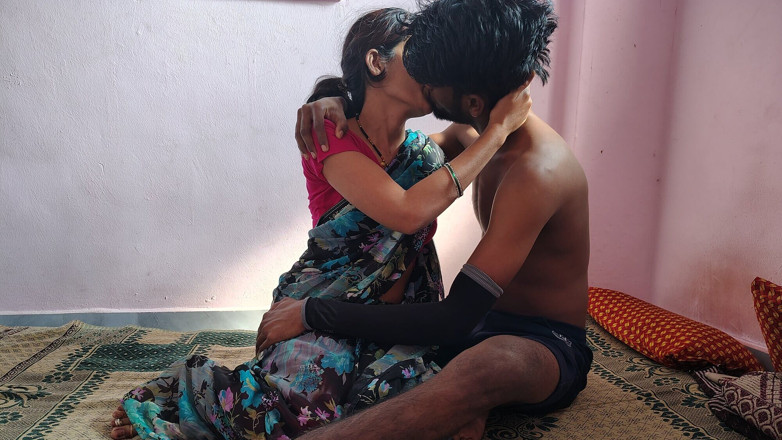 Viralcouple76: Indian Horny Wife Went to Her Husband's Friend's House to...